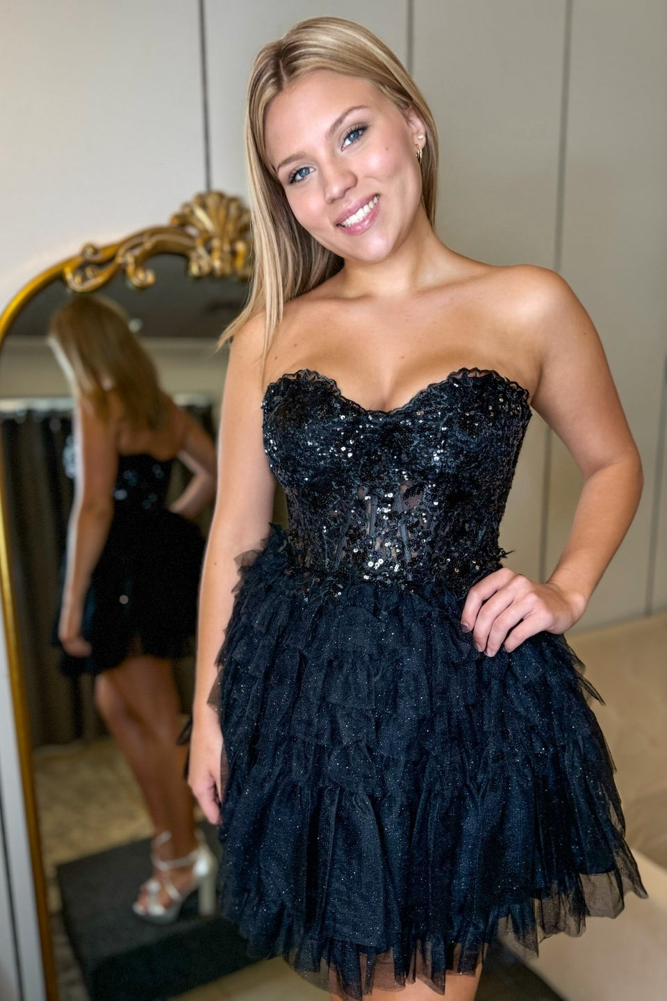 Chic Tulle A-Line Sweetheart Strapless Appliques Homecoming Dress