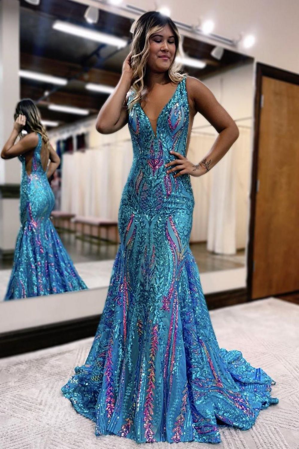 Gorgeous Sparkly Mermaid V-Neck Long Prom Dress With Sequins