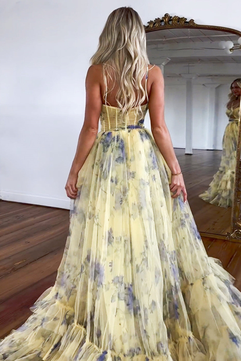 Stunning Yellow A-Line Halter Neck Long Tulle Prom Party Dress